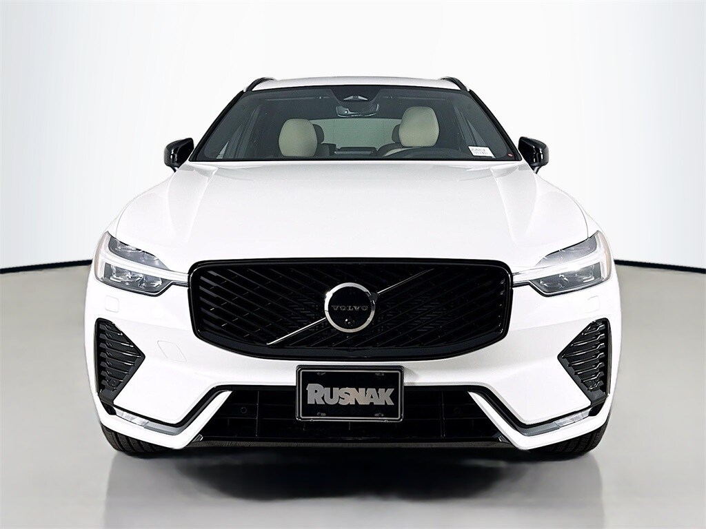 2026 Volvo XC60 B5 Plus photo 2