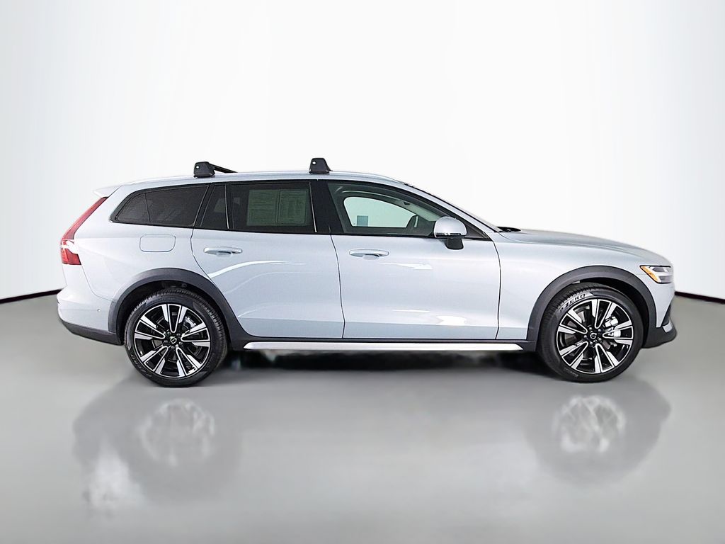 2026 Volvo V60 Cross Country Ultra - Photo 8