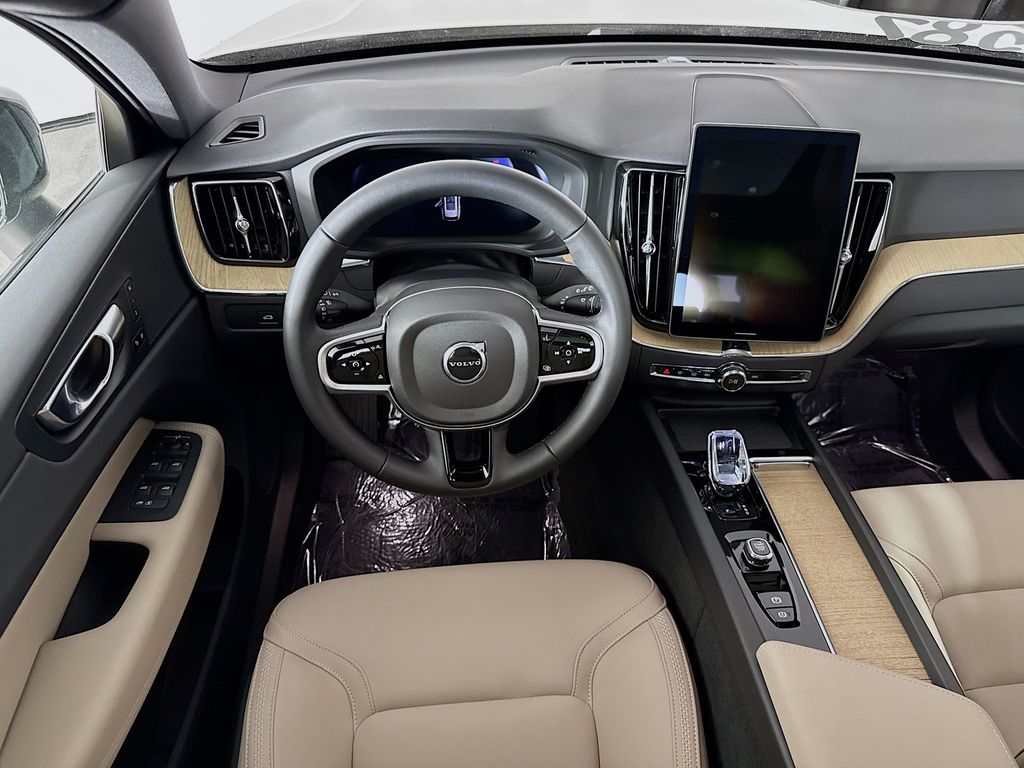 2026 Volvo XC60 Plus - Photo 23