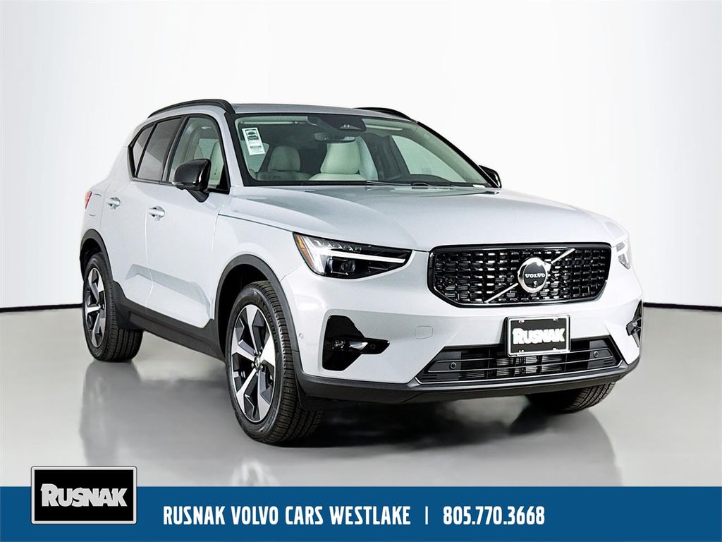 2026 Volvo XC40 B5 Plus Dark AWD's photo
