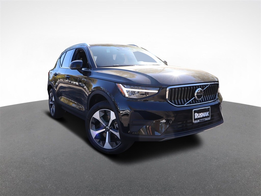 2025 Volvo XC40 Core photo 2