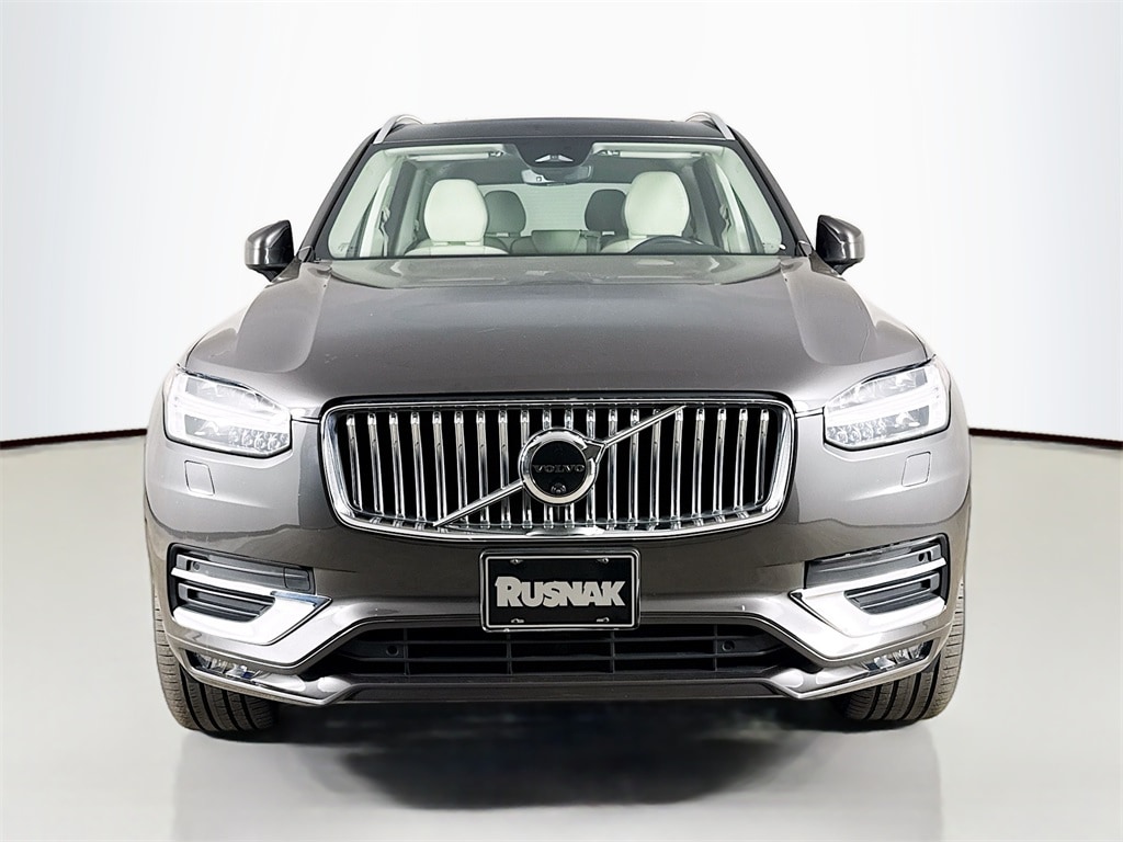 2023 Volvo XC90 Plus's photo