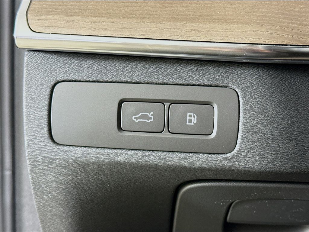 2026 Volvo XC90 Plus - Photo 10