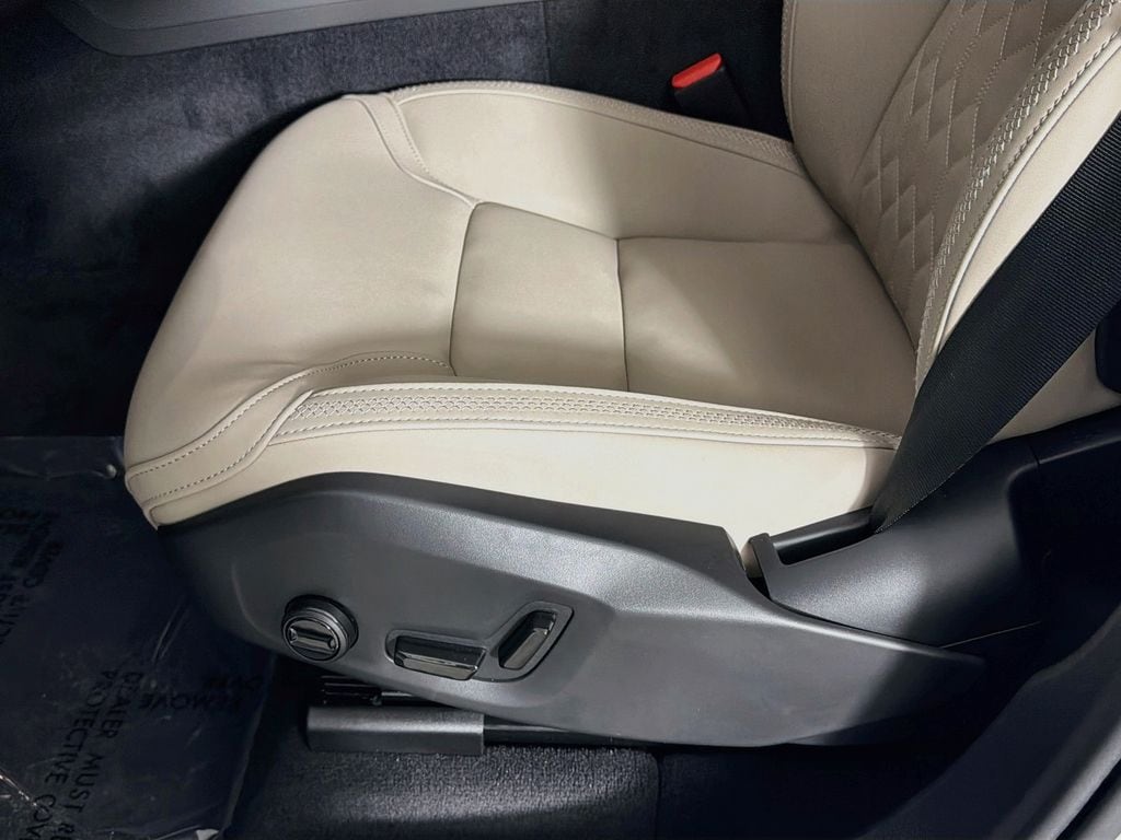 2026 Volvo XC60 Plus - Photo 19