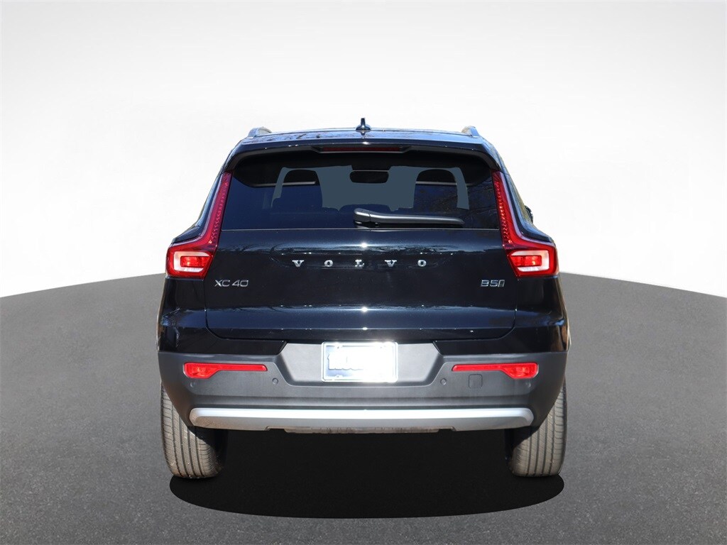 2025 Volvo XC40 Core photo 4