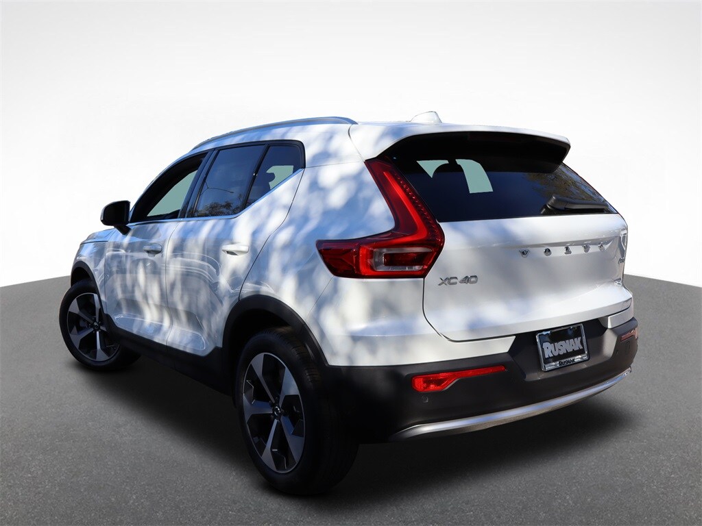 2025 Volvo XC40 Core photo 4