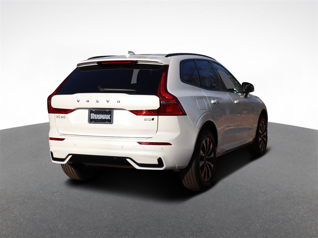 2025 Volvo XC60 B5 Core photo 3