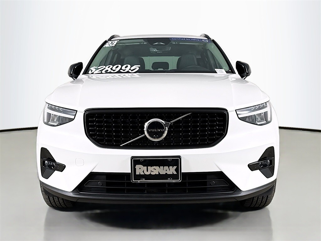 2023 Volvo XC40 Plus photo 2