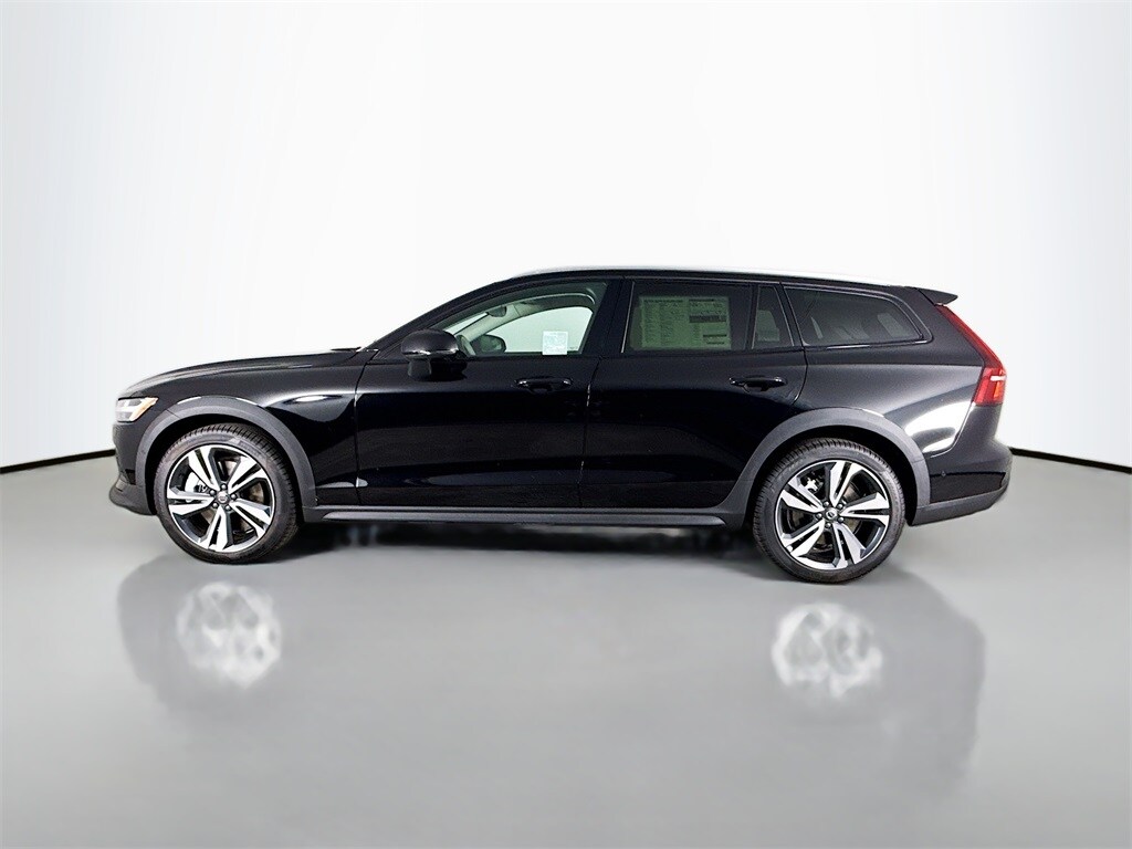 2026 Volvo V60 Cross Country B5 Plus photo 4