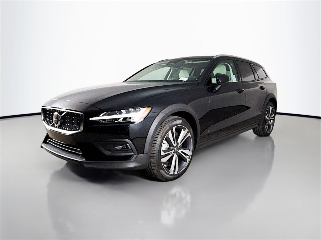 2026 Volvo V60 Cross Country B5 Plus photo 3