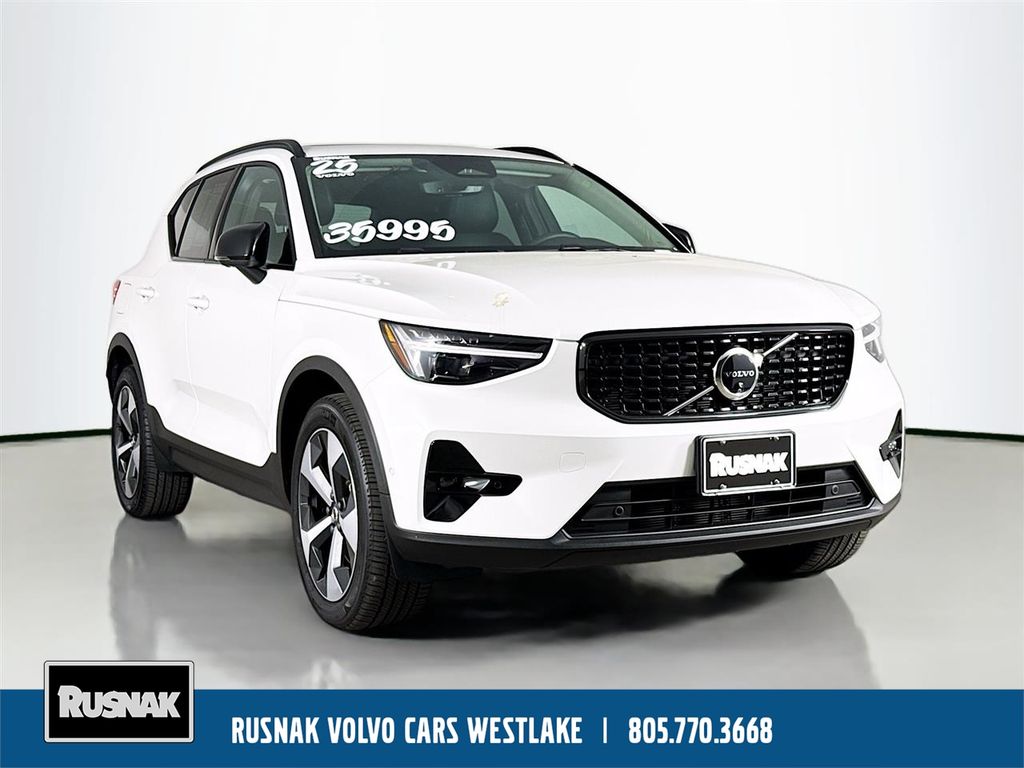 2025 Volvo XC40 Plus