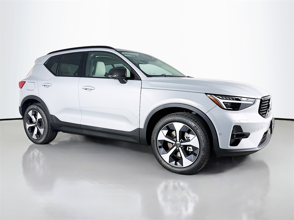 2026 Volvo XC40 Plus's photo