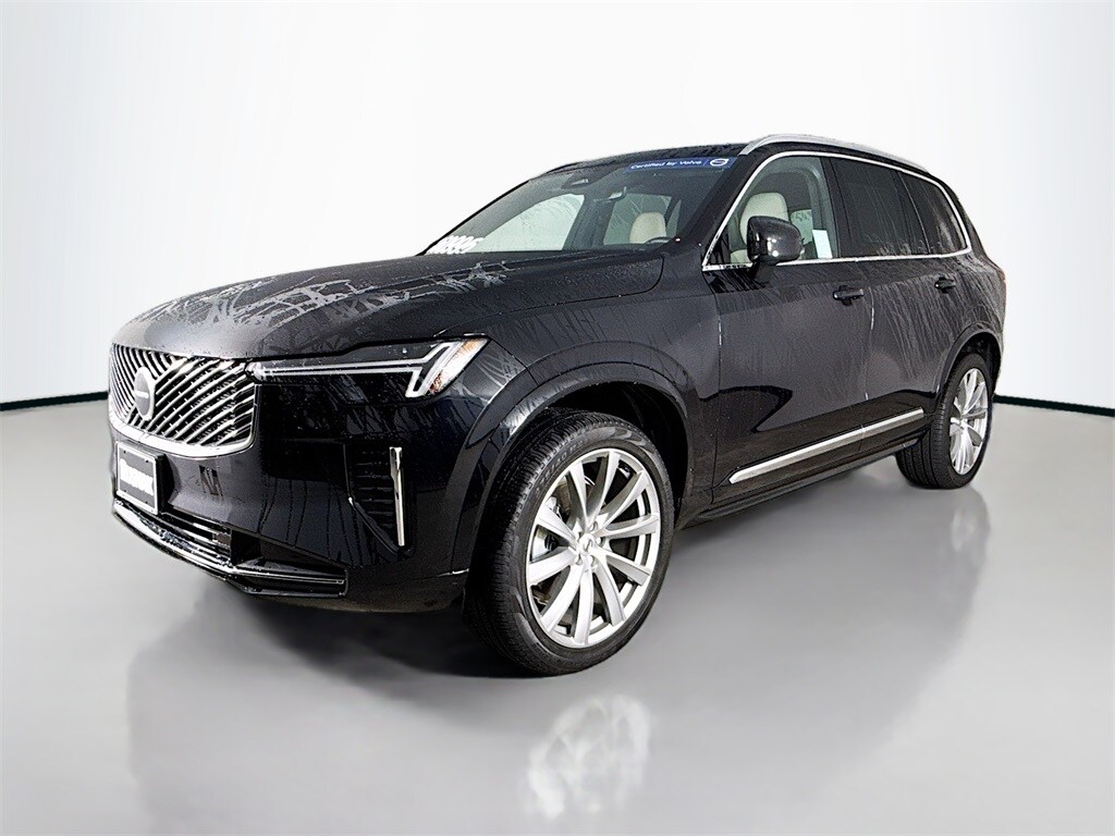 2025 Volvo XC90 B5 Core photo 2