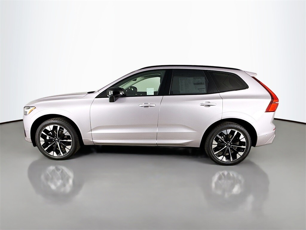 2026 Volvo XC60 B5 Plus photo 4