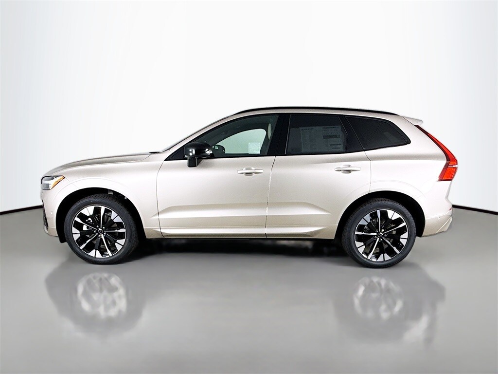 2026 Volvo XC60 B5 Plus photo 4