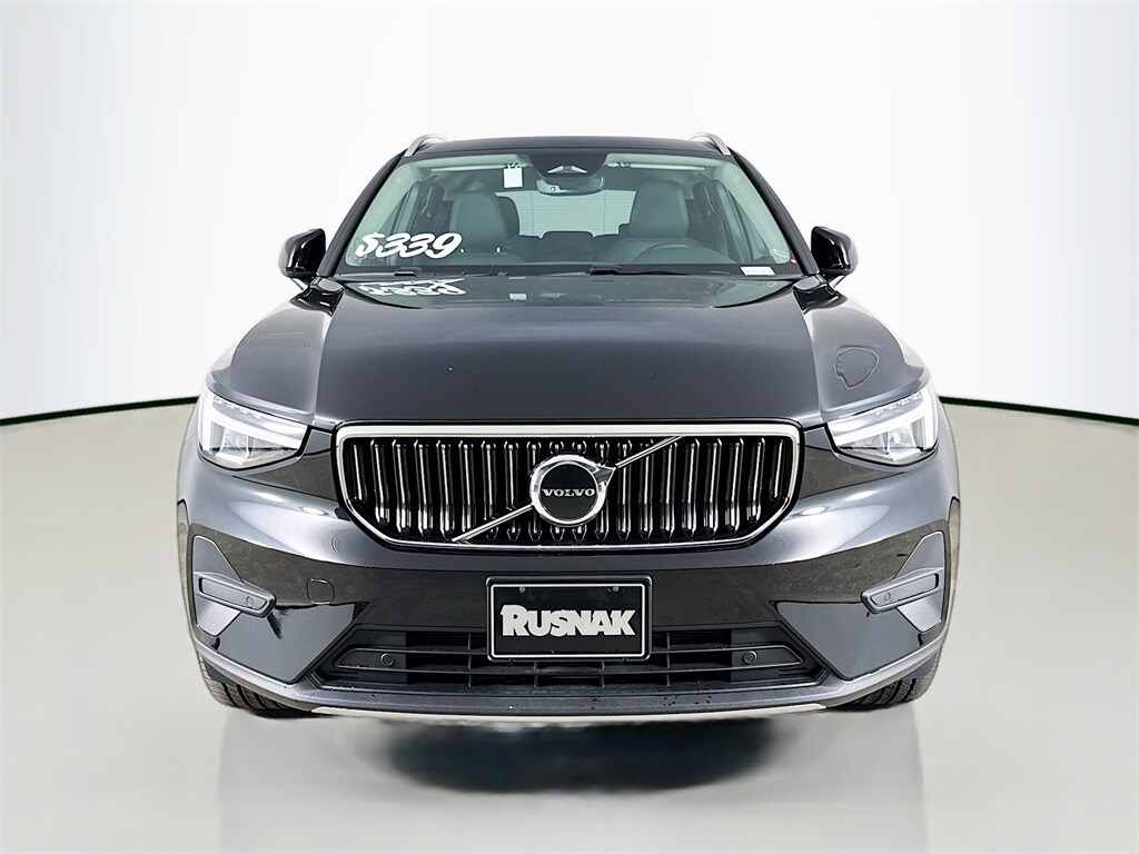 New 2025 Volvo XC40 B5 Core SUV
