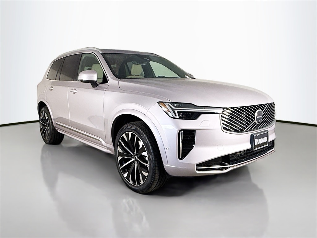 2026 Volvo XC90 Plus's photo