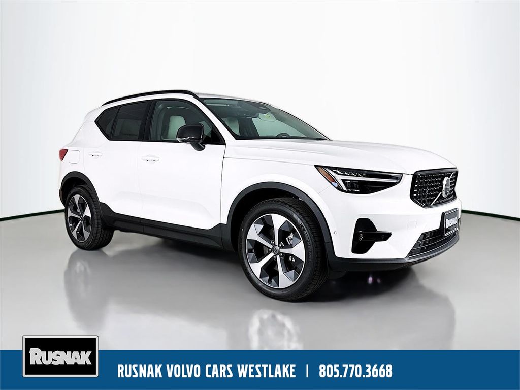 2026 Volvo XC40 B5 Plus Dark AWD's photo