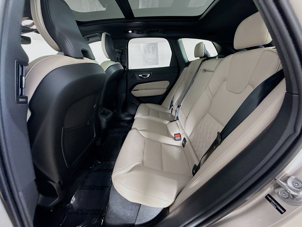 2026 Volvo XC60 Plus - Photo 25