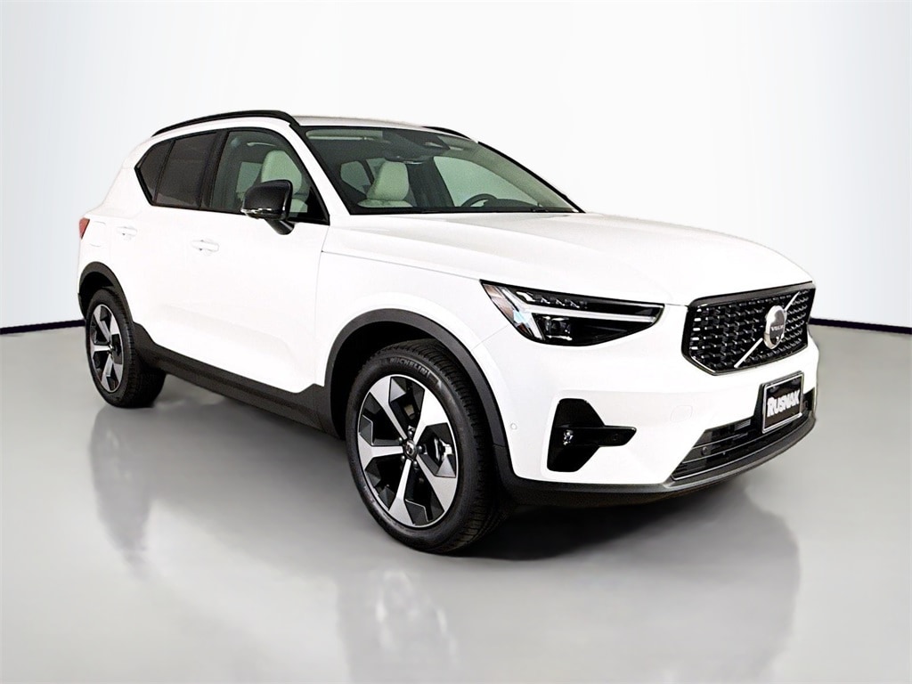 2026 Volvo XC40 Plus's photo