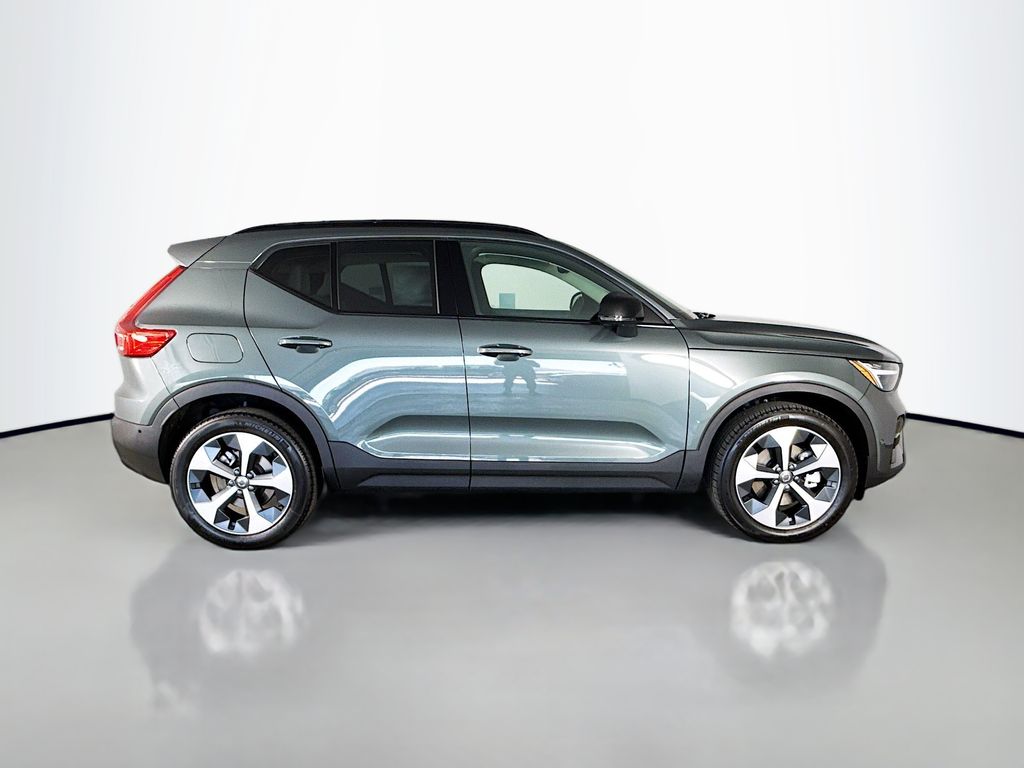 2026 Volvo XC40 Plus - Photo 8