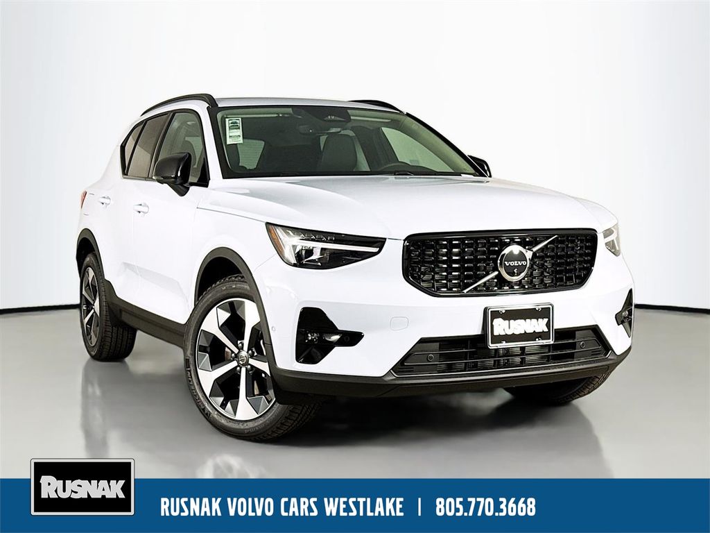 2026 Volvo XC40 B5 Plus Dark AWD's photo
