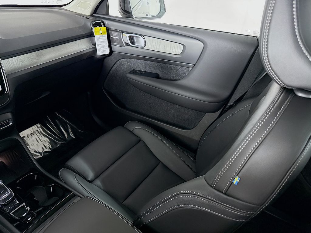 2026 Volvo XC40 Ultra - Photo 24