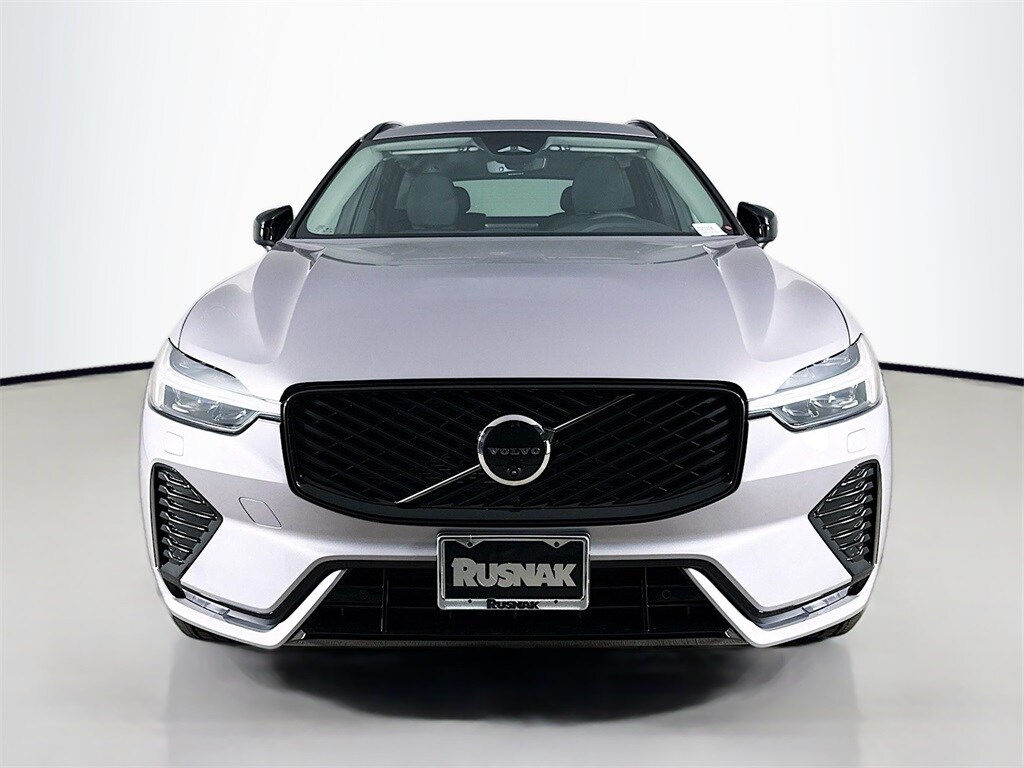 2026 Volvo XC60 B5 Plus photo 2