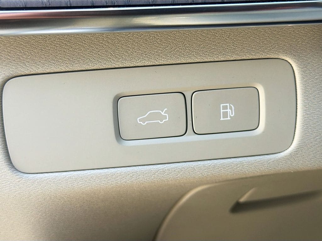 2026 Volvo XC90 Ultra - Photo 10