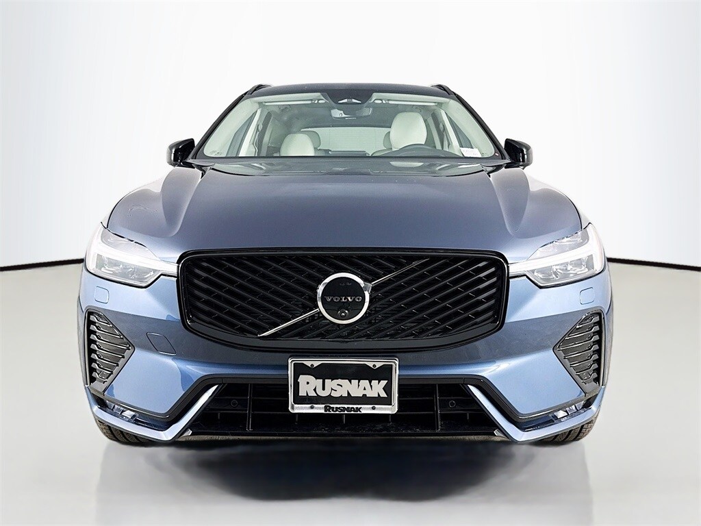 2026 Volvo XC60 B5 photo 2