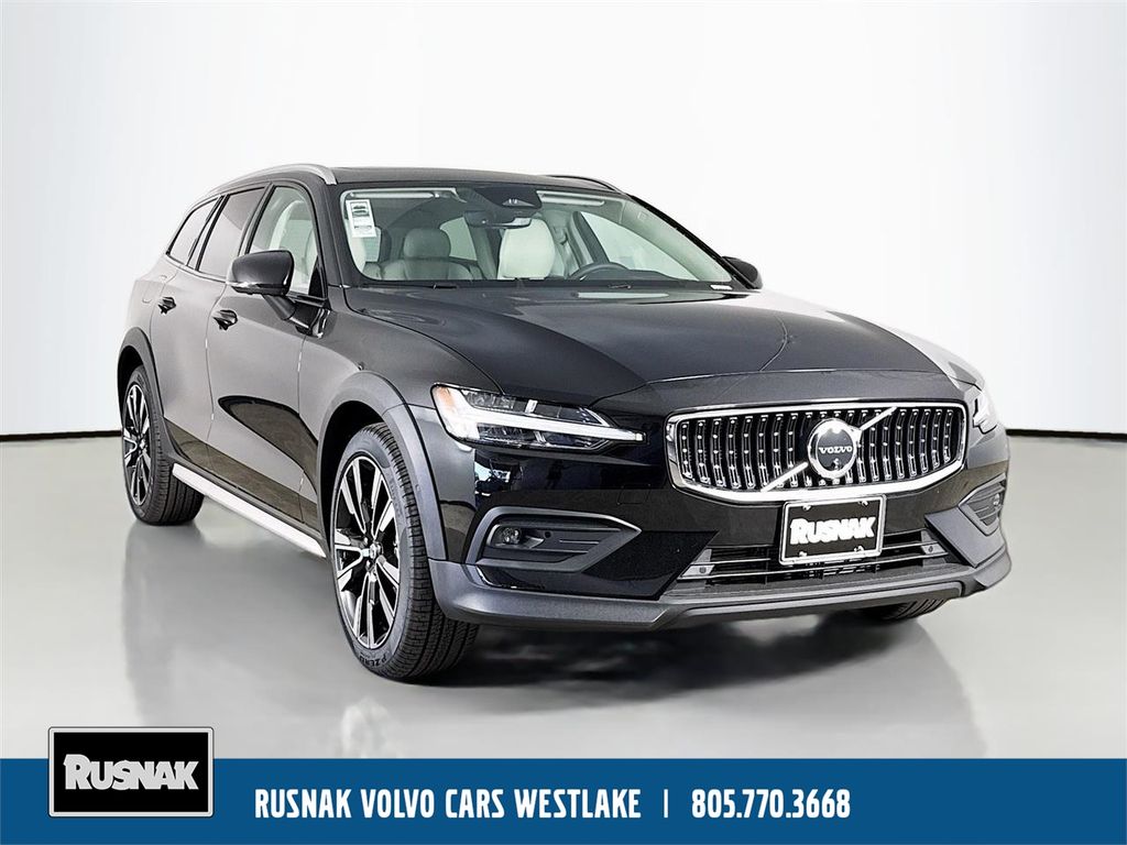 2026 Volvo V60 Cross Country B5 Ultra AWD's photo