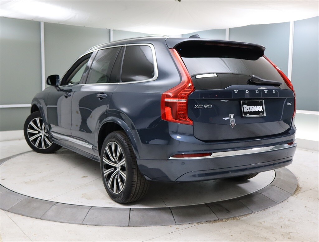 2025 Volvo XC90 Core photo 3
