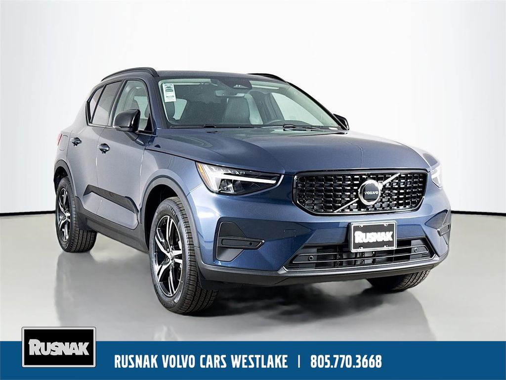 2026 Volvo XC40 B5 Core Dark AWD's photo