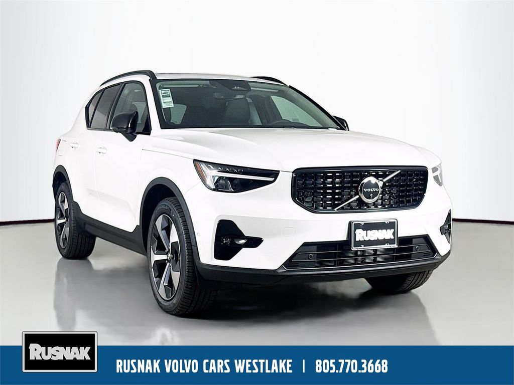 2026 Volvo XC40 B4 Plus Dark FWD's photo