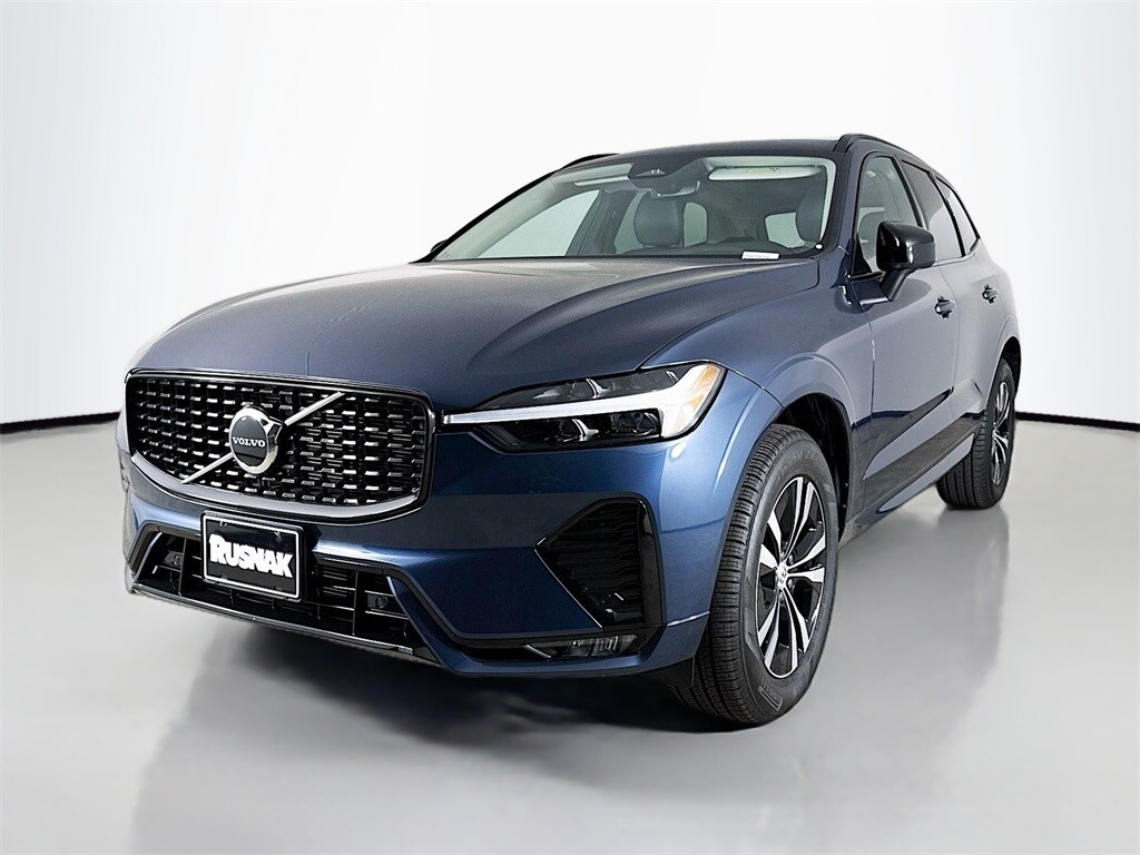 2025 Volvo XC60 B5 Core photo 3