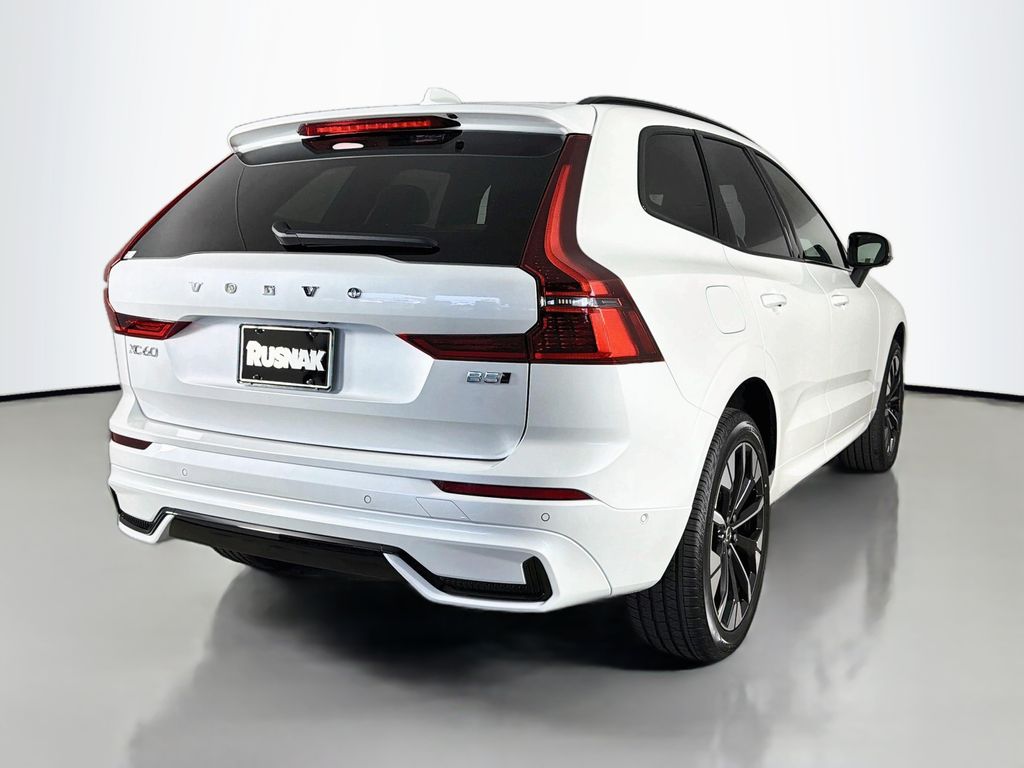 2026 Volvo XC60 Plus - Photo 7