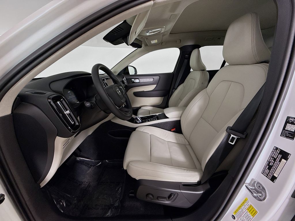 2026 Volvo XC40 Plus - Photo 20