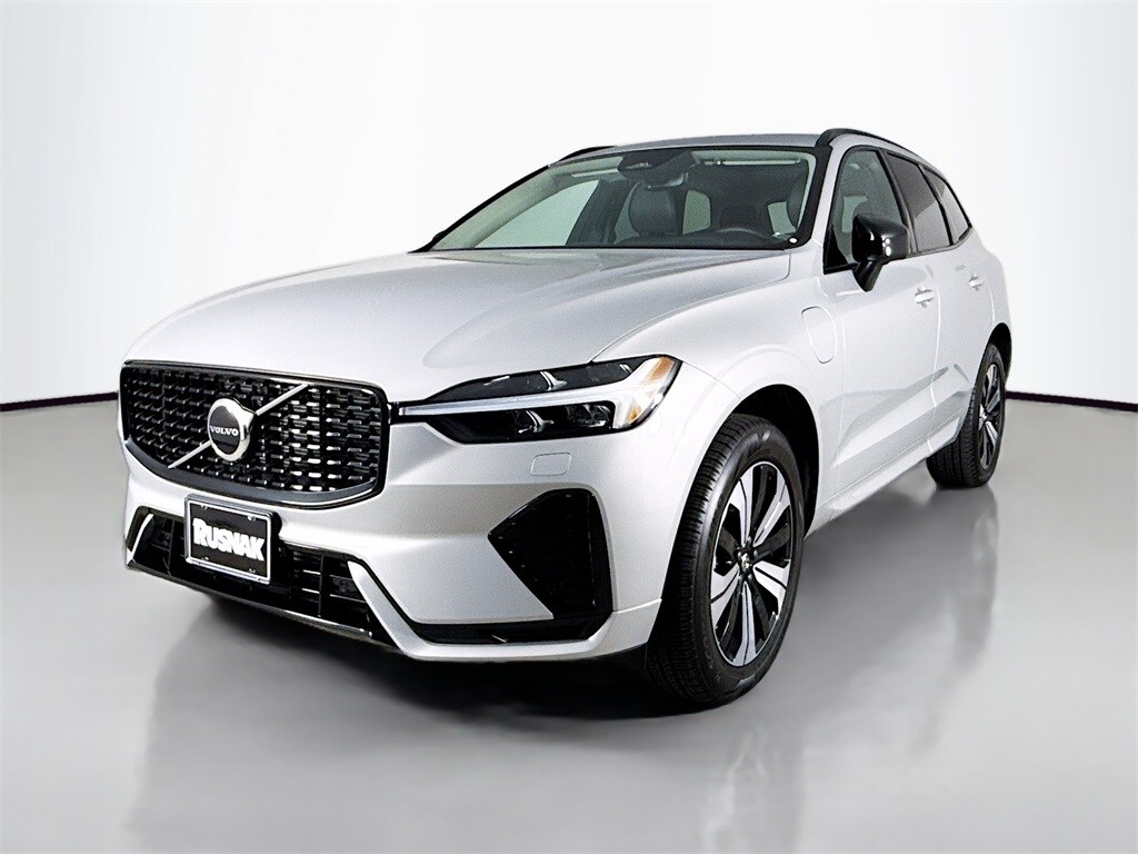 2025 Volvo XC60 Hybrid T8 Core photo 3