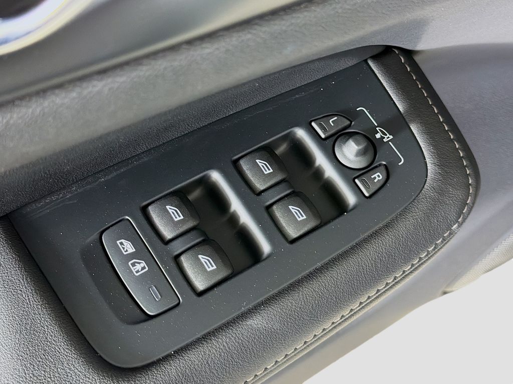 2026 Volvo V60 Cross Country Ultra - Photo 18