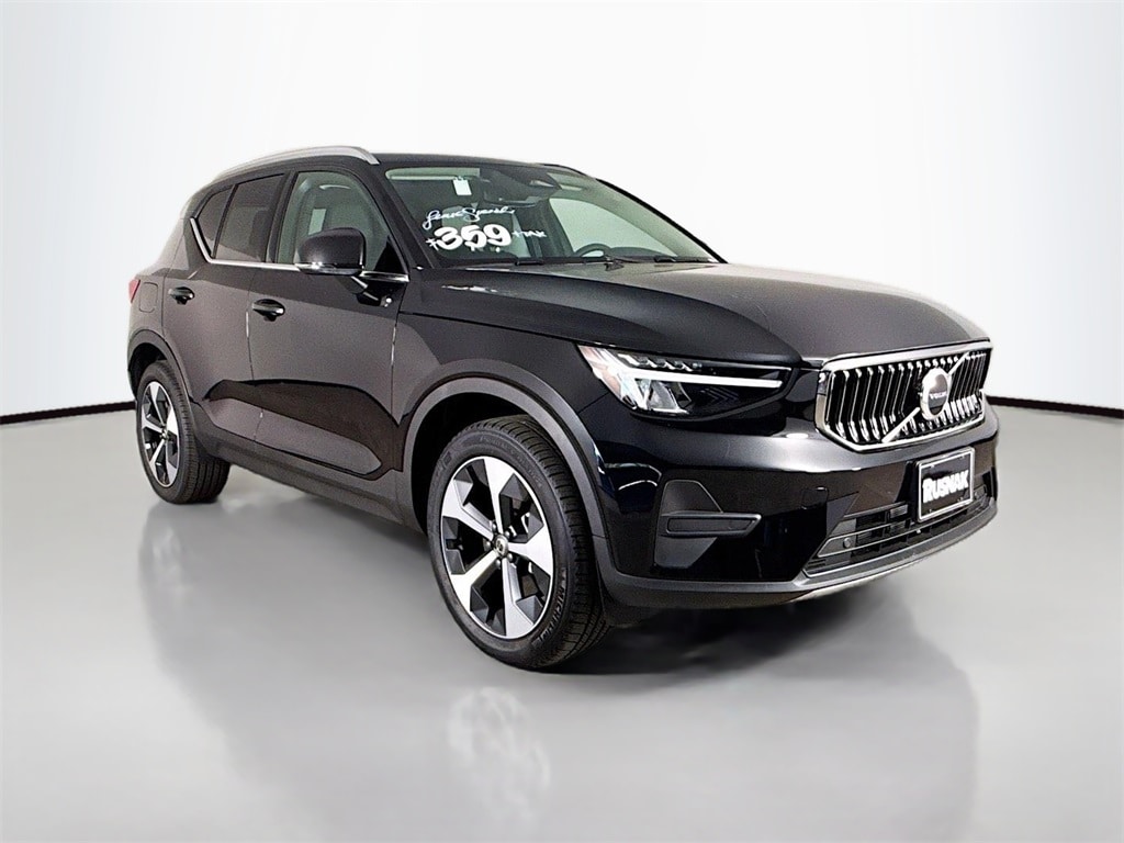 2025 Volvo XC40 Core