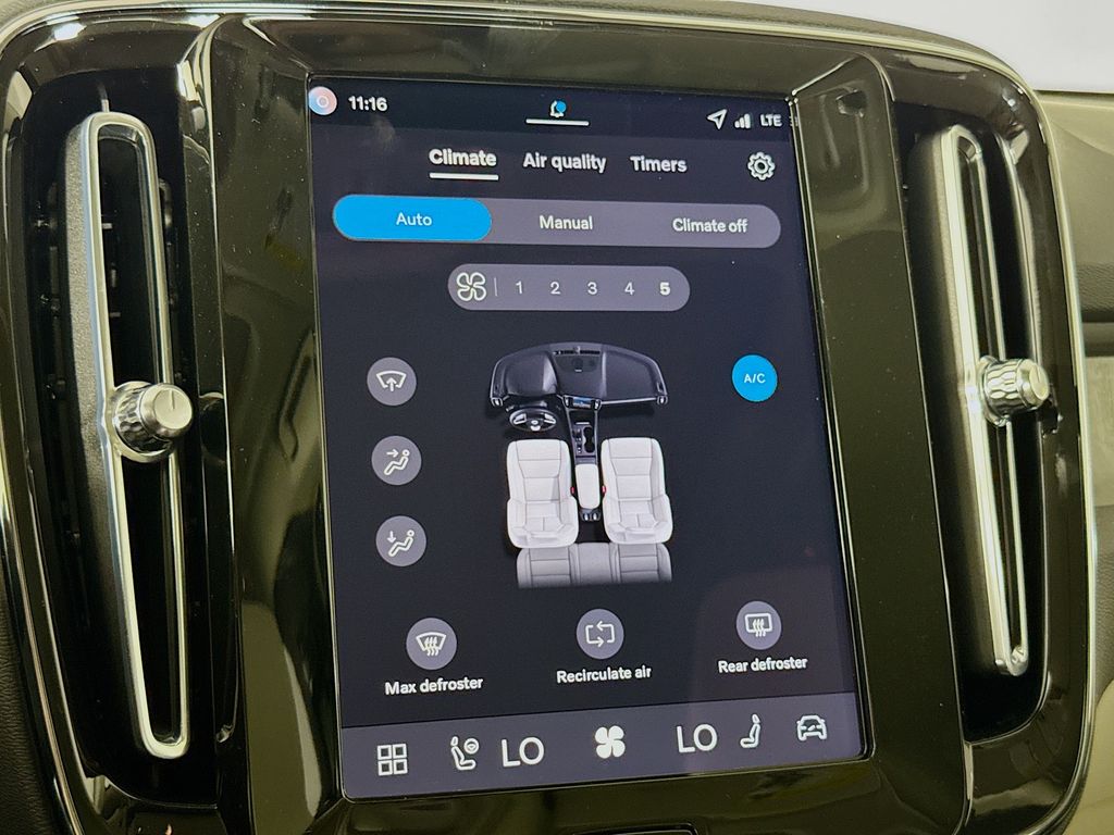 2026 Volvo XC40 Plus - Photo 16
