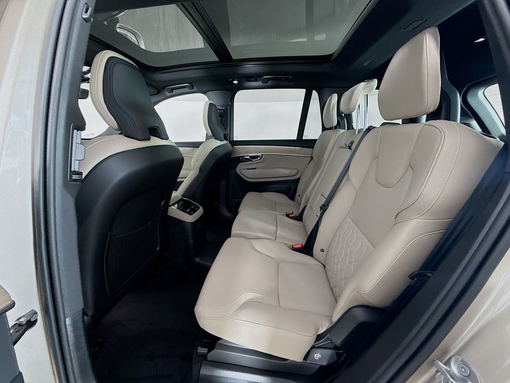 2026 Volvo XC90 Plus - Photo 26