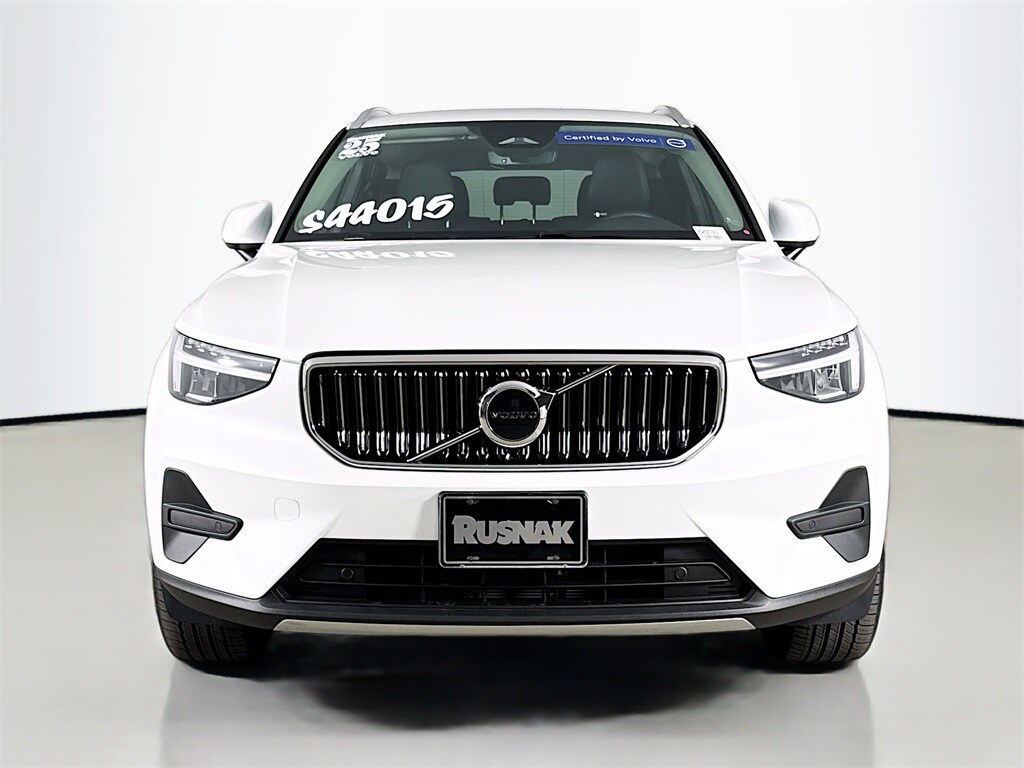 2025 Volvo XC40 Core photo 2