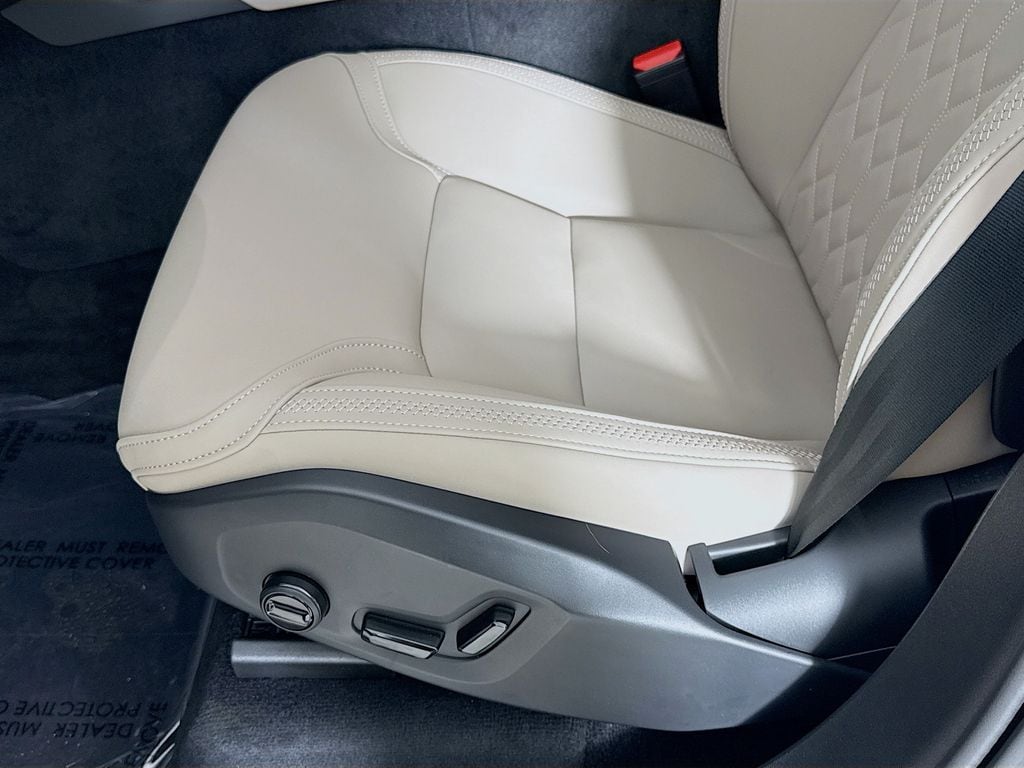 2026 Volvo XC90 Plus - Photo 20