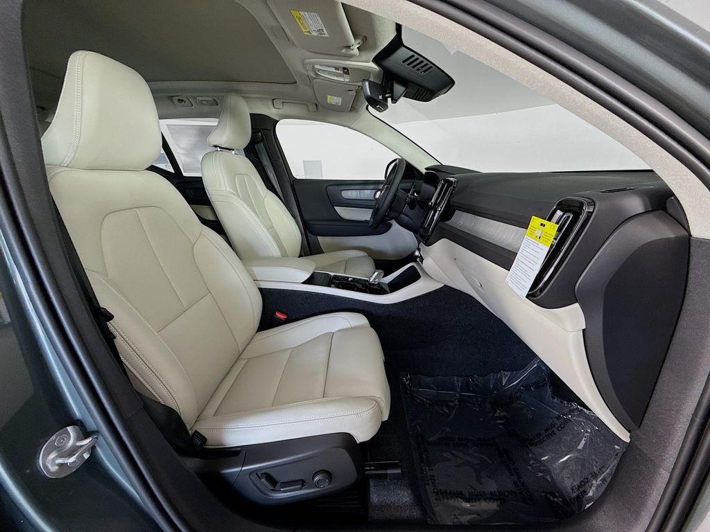2026 Volvo XC40 Plus - Photo 29