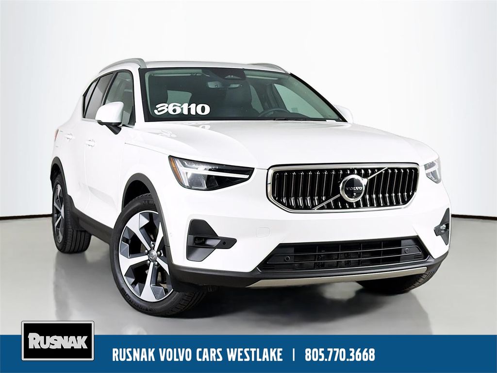 2025 Volvo XC40 B5 Plus Bright AWD's photo