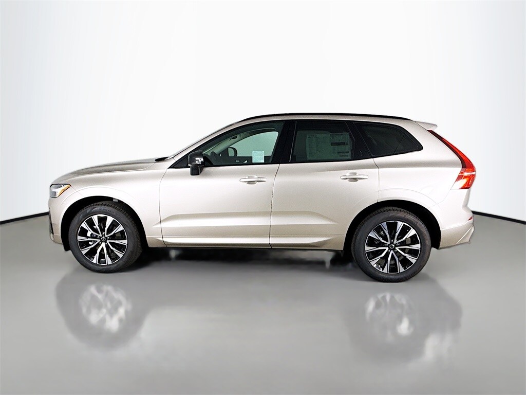 2025 Volvo XC60 B5 Core photo 4