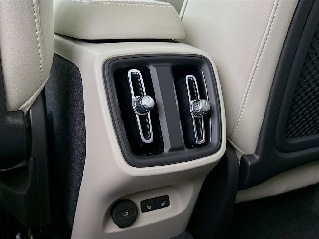 2026 Volvo XC40 Plus - Photo 26