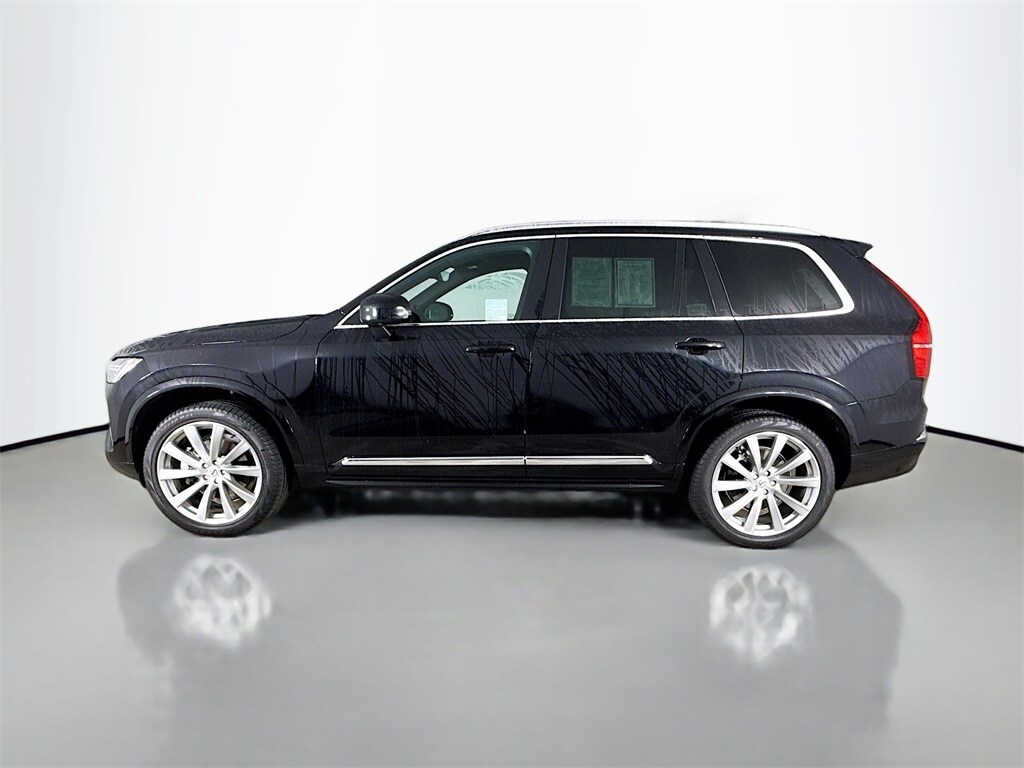2025 Volvo XC90 B5 Core photo 3