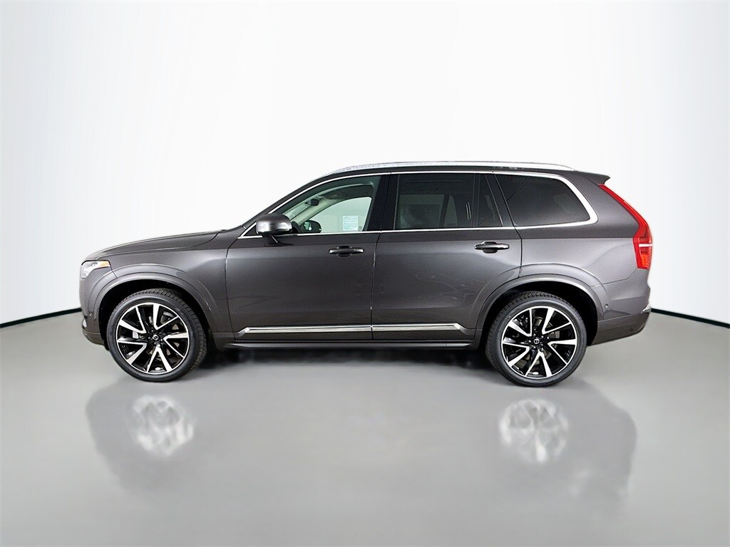 2023 Volvo XC90 B5 Plus photo 3